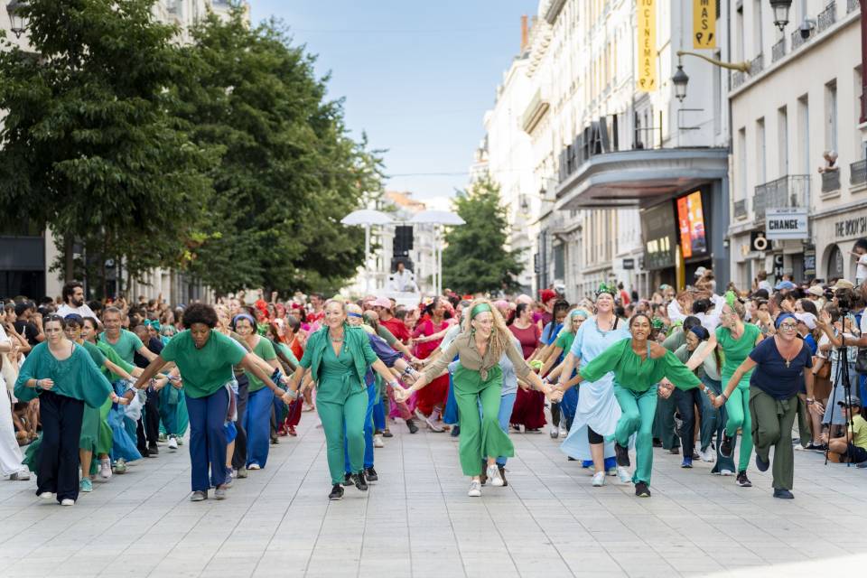 biennaledeladanse_defile2025_cloture_thanh_habui_16.jpg